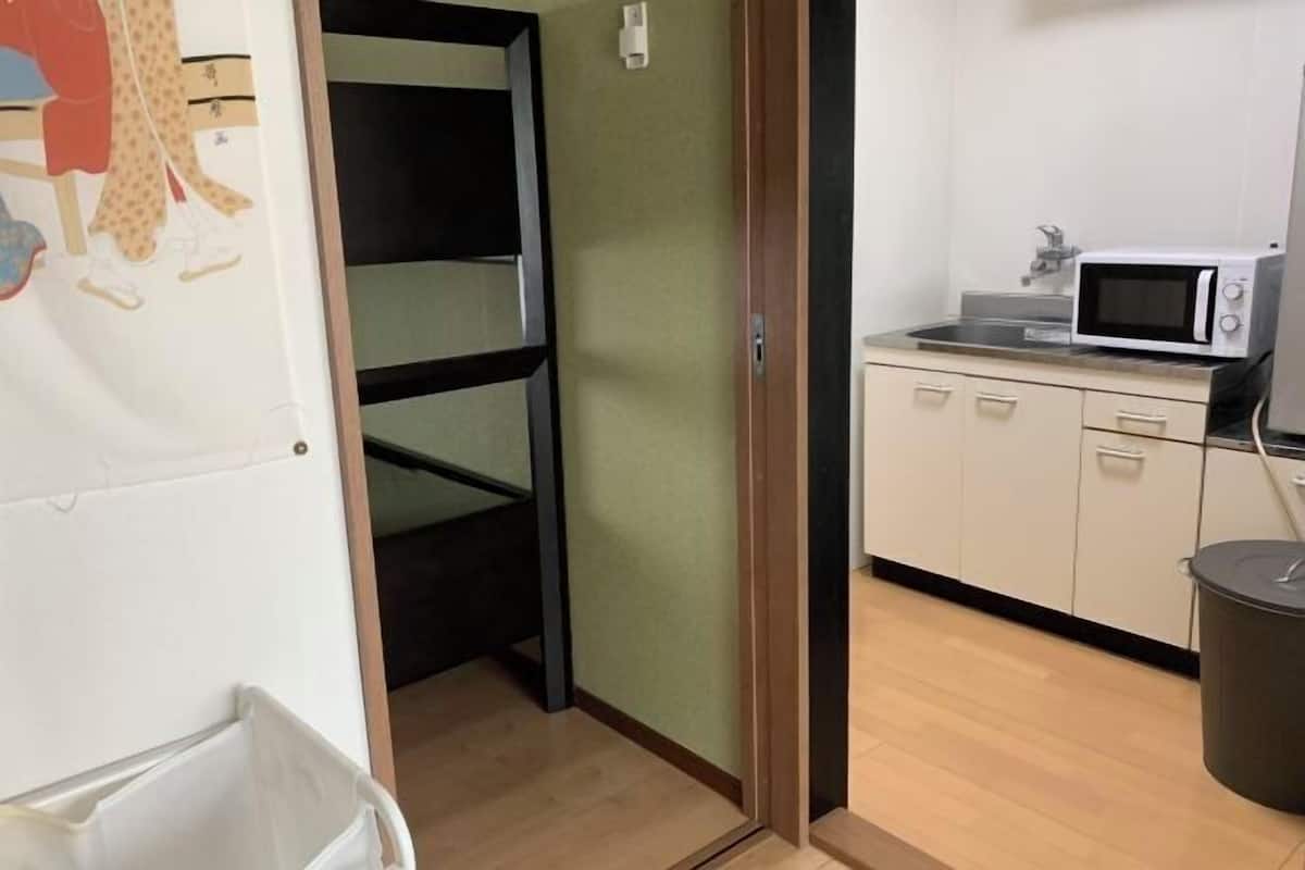 Premium bedding, memory-foam beds, in-room safe, blackout curtains