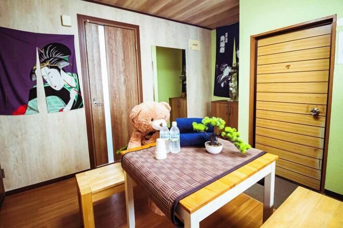 Sengetøy av topp kvalitet, memory foam-senger og safe på rommet