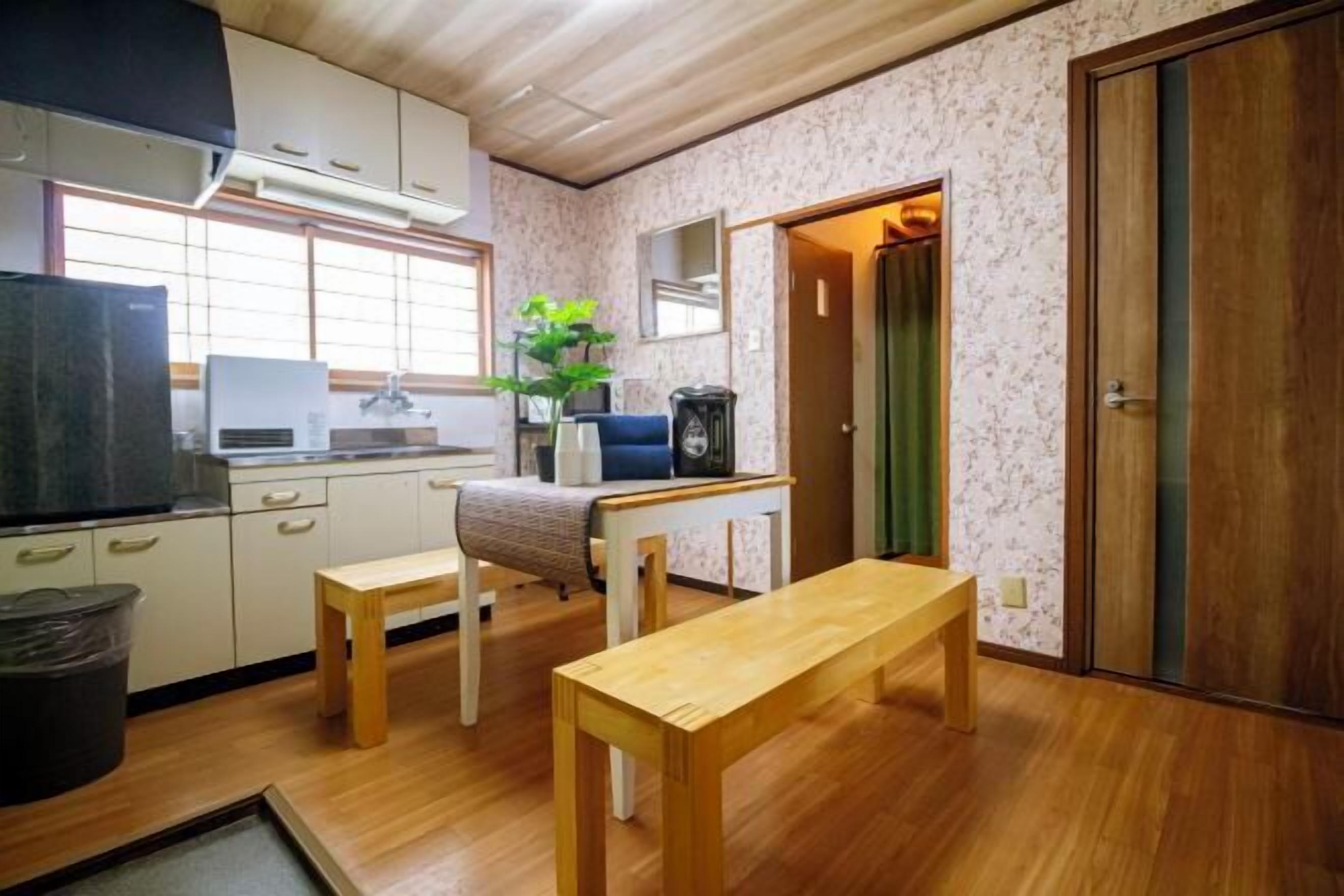 高級寢具、記憶棉床墊、房內夾萬、遮光窗簾/窗簾