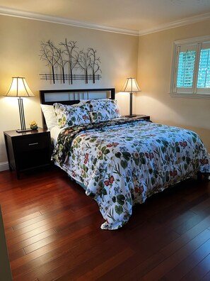 3 bedrooms, desk, iron/ironing board, free WiFi