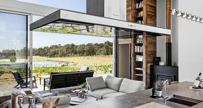 The Longhouse - Suite 3 - Iconic Hunter Valley property with 2 en-suite bedrooms and vineyard views