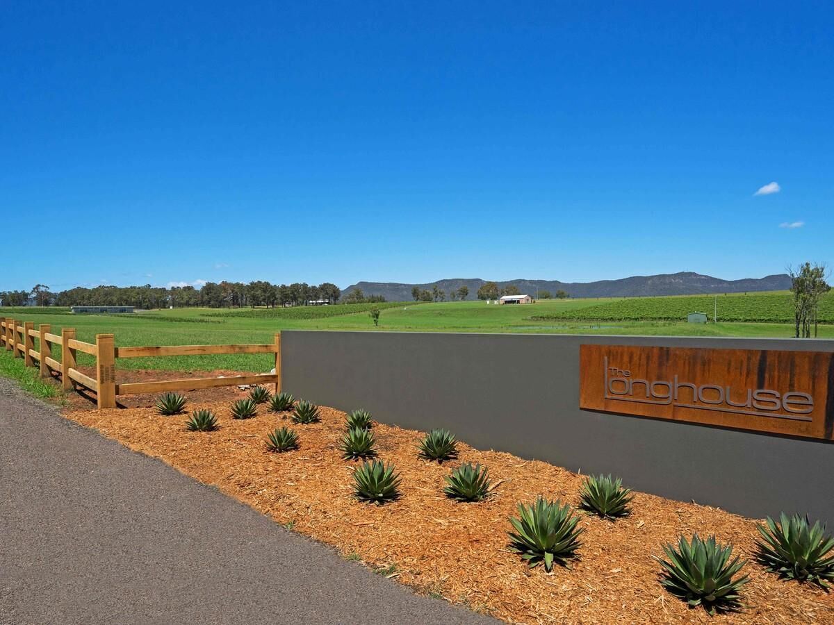 The Longhouse - Suite 3 - Iconic Hunter Valley property with 2 en-suite bedrooms and vineyard views — image 8