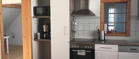 Frigorifero, microonde, forno, lavastoviglie