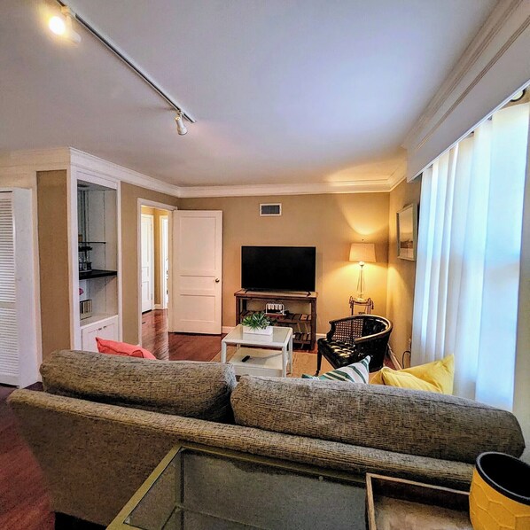 TV - All in Reach, 2BR in West End (Nashville)