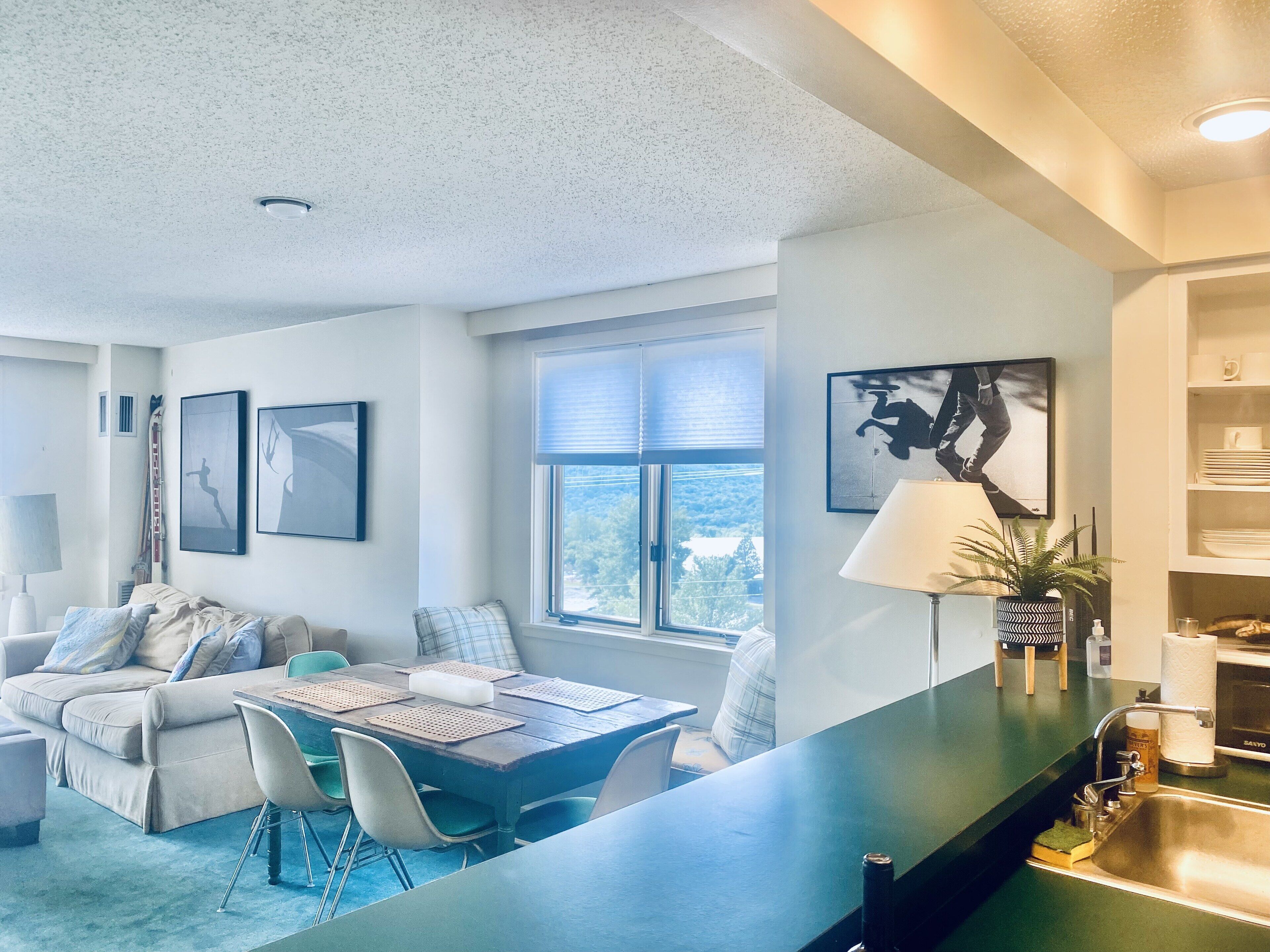 Vermont Fun Snow Mountain Resort Condo, Indoor-pool, hot tub & bars/restaurants! in Stowe, United States