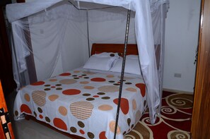 2 bedrooms, iron/ironing board, free WiFi, bed sheets - Vacation Home Muyenga - Royal Apartment (Makindye Division)