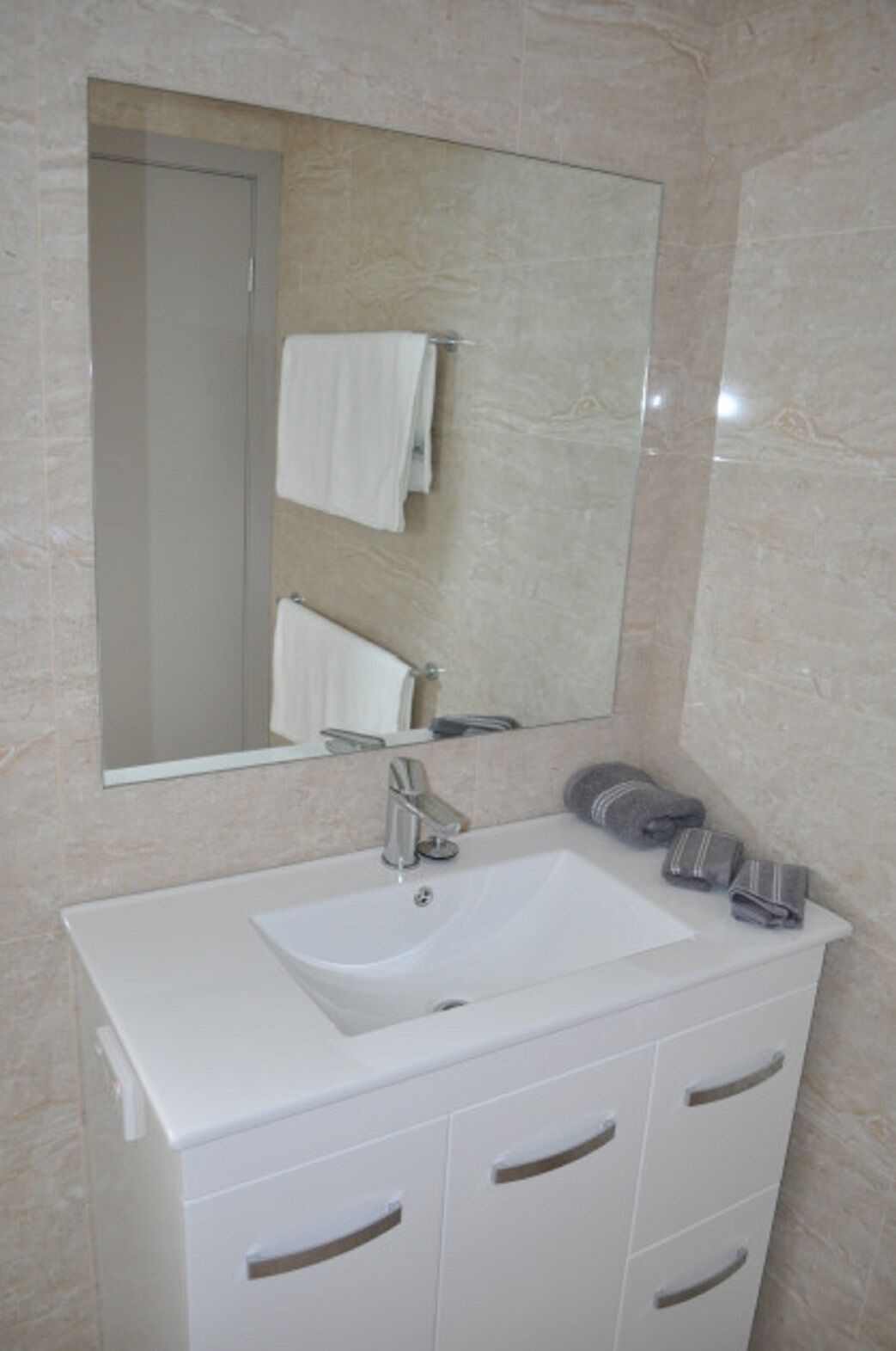 2 x Bedroom House with private entrance. — image 13