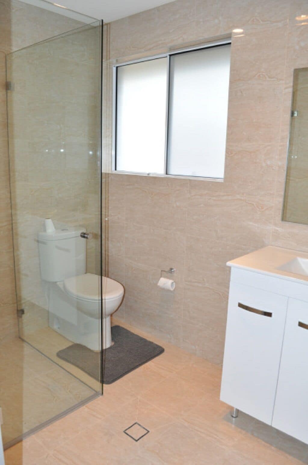 2 x Bedroom House with private entrance. — image 11