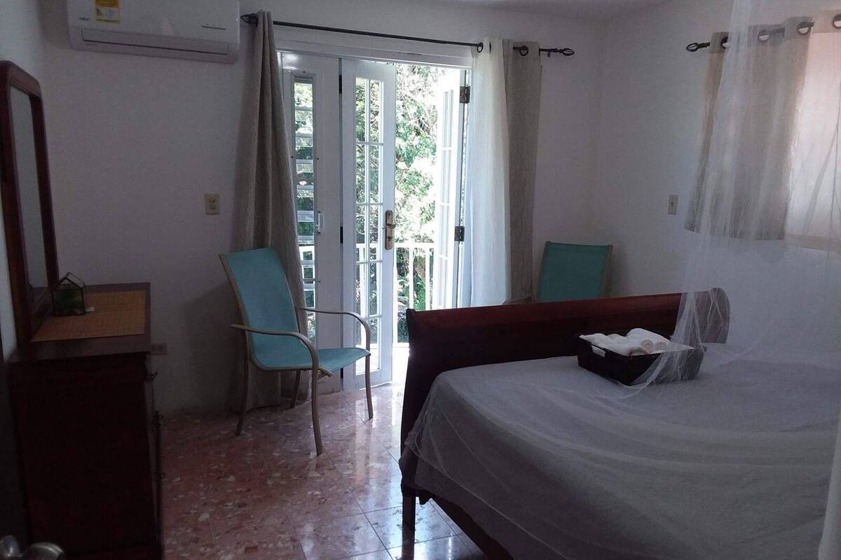 Desk, blackout drapes, WiFi (free), bed sheets