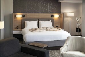 Bàn, khu vực làm việc phù hợp cho laptop, bàn ủi/dụng cụ ủi quần áo 