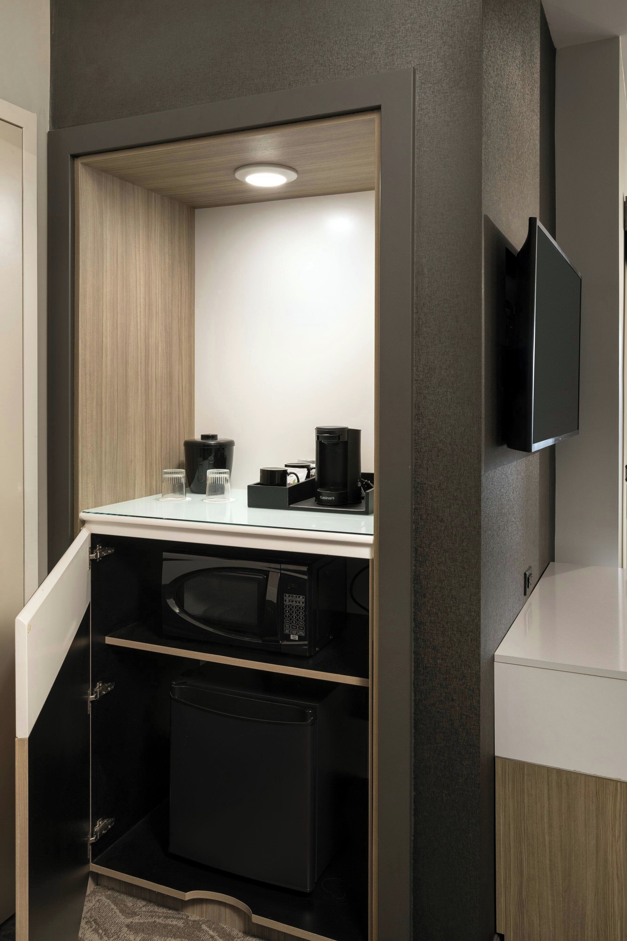 desk, laptop workspace, iron/ironing board, cots/infant beds