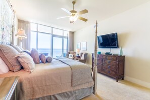 3 slaapkamers, een bureau, een strijkplank/strijkijzer, wifi