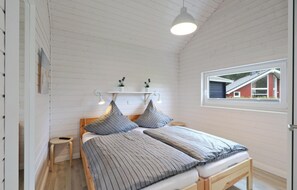 3 bedrooms, travel crib