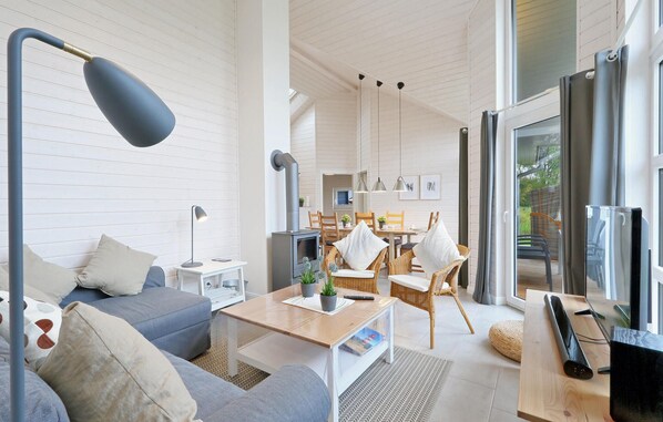 TV, fireplace, DVD player