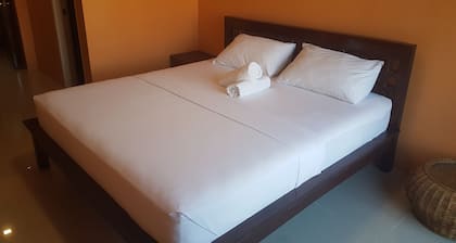 New Room for 2.5 minutes walk to Beach and Nightlife
