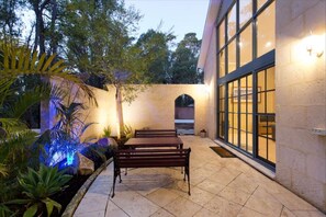 Outdoor dining - Chidlow, Lake Leschenaultia, cycling & walking, Book the Spa & Sauna, cost extra (Chidlow)