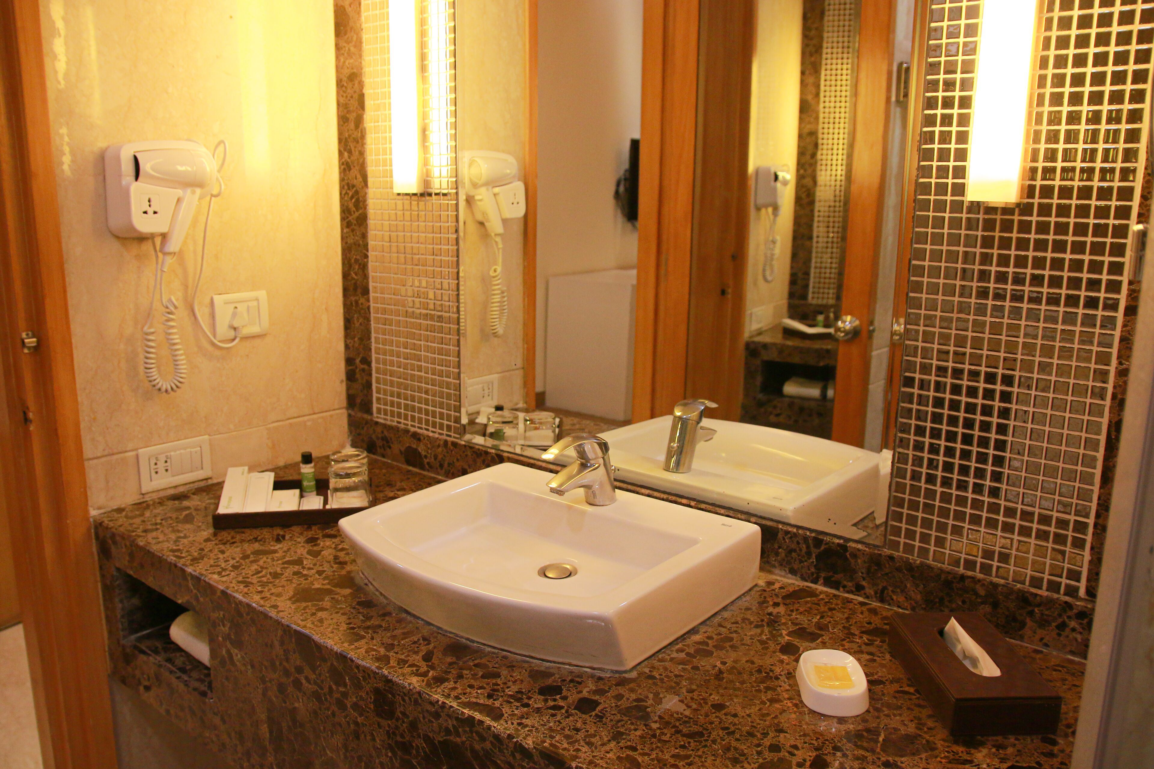 Foto - Opulent by Udman Chhattarpur