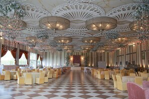 Business center - Opulent By Udman Hotels and Resorts (New Delhi)