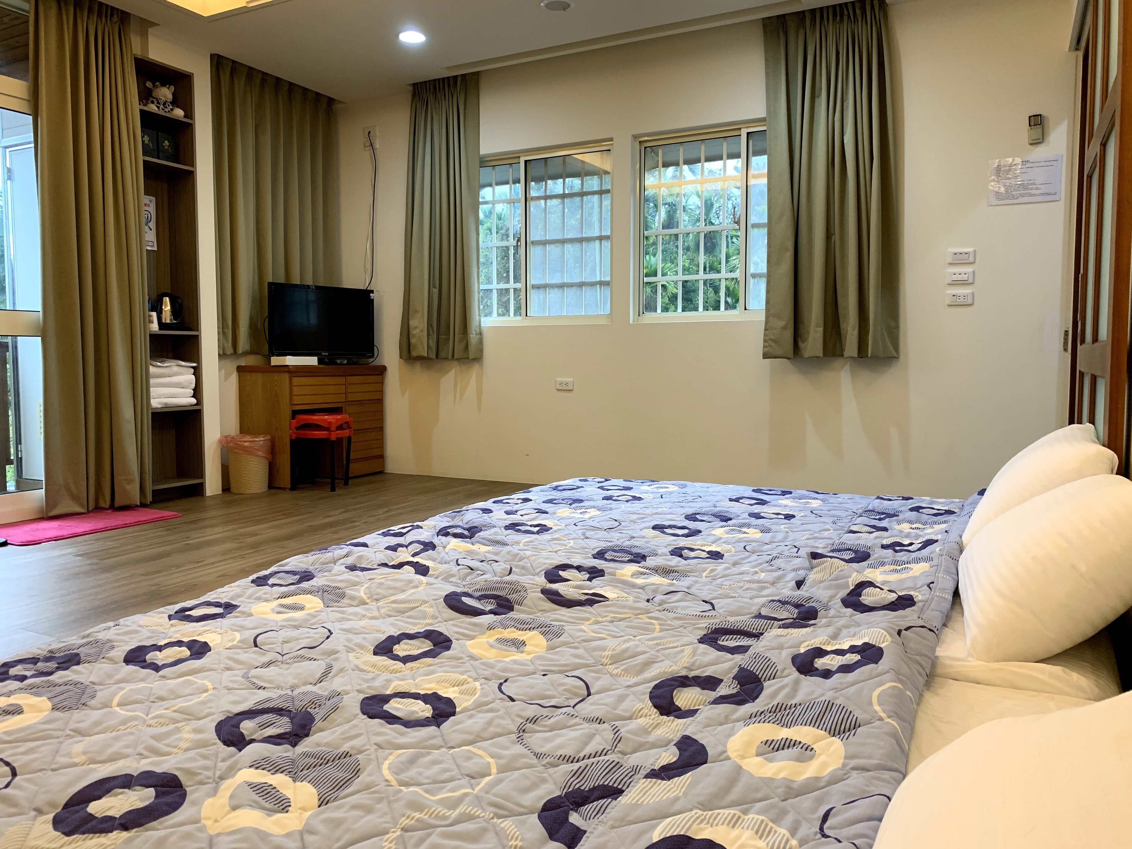 舒適雙人房, 陽台, 山景 | 高級寢具、舒適加層、書桌、遮光布/窗簾