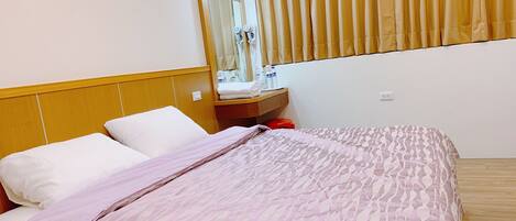 Economy Double Room, 1 King Bed
