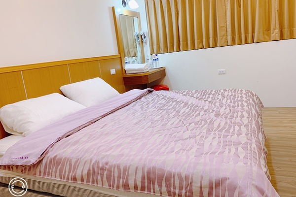 Economy Double Room, 1 King Bed