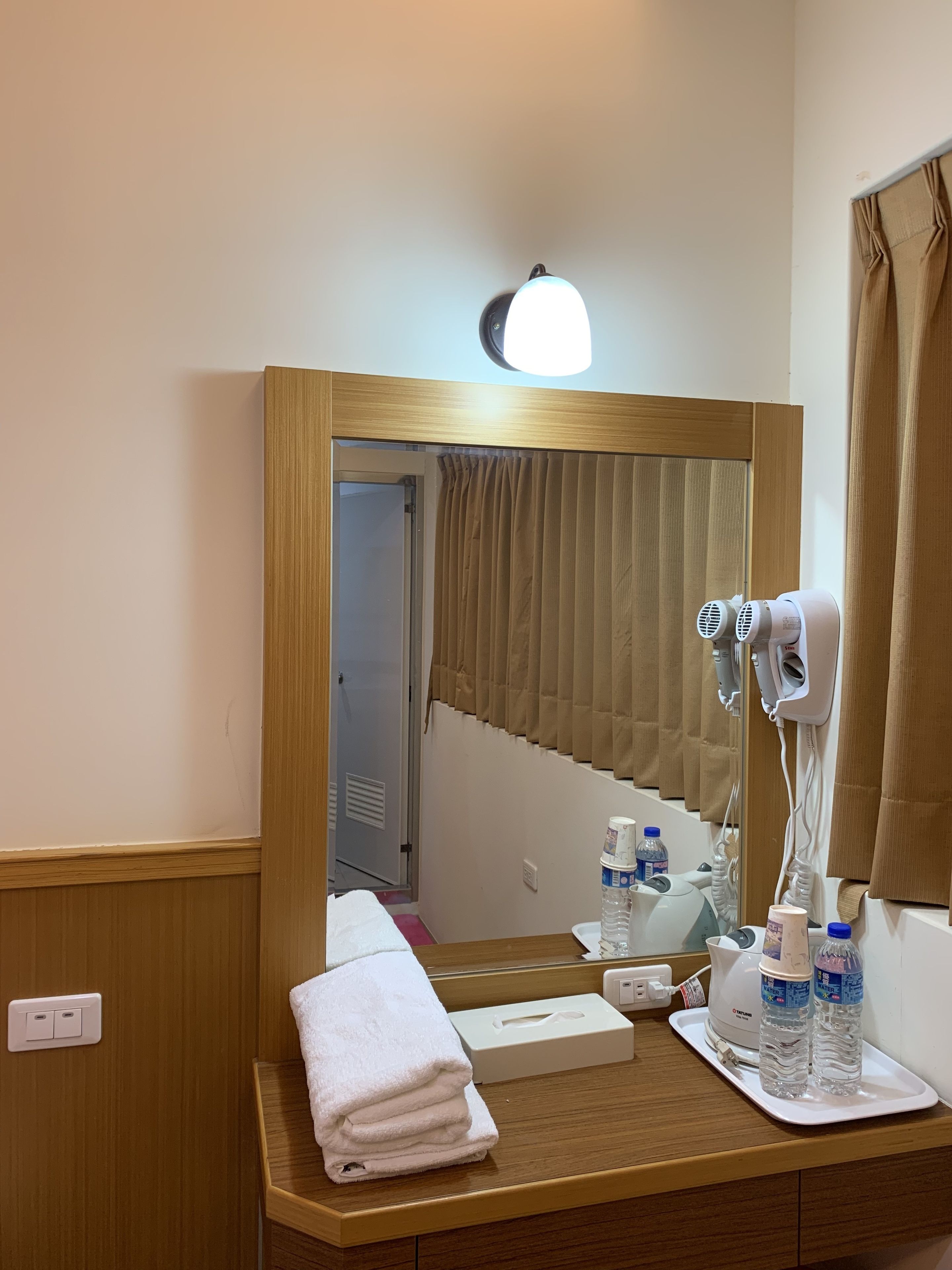 高級寢具、舒適加層、書桌、遮光布/窗簾