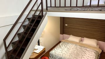 Familien-Vierbettzimmer, Mehrere Betten, Nichtraucher | Hochwertige Bettwaren, Pillowtop-Betten, Schreibtisch