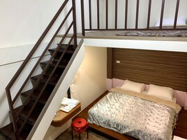 Ropa de cama de alta calidad, colchones con pillow-top y escritorio 