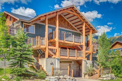 Rockies Escape, Skiing, Hiking & Private Hot Tub