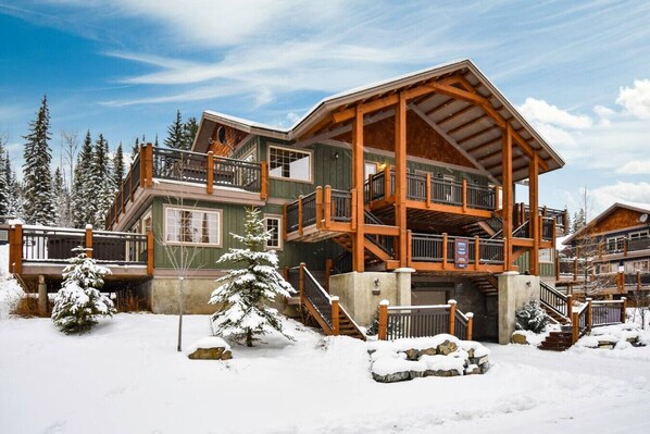 Exterior - ✪Rockies Escape, Skiing, Hiking & Private Hot Tub✪ (Golden)