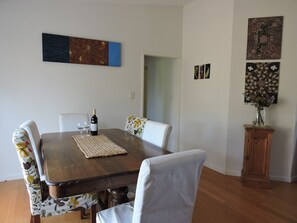 Dining - Home away from home near the relaxing Murray Rivere (Waikerie)