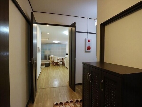 المنشأة من الداخل