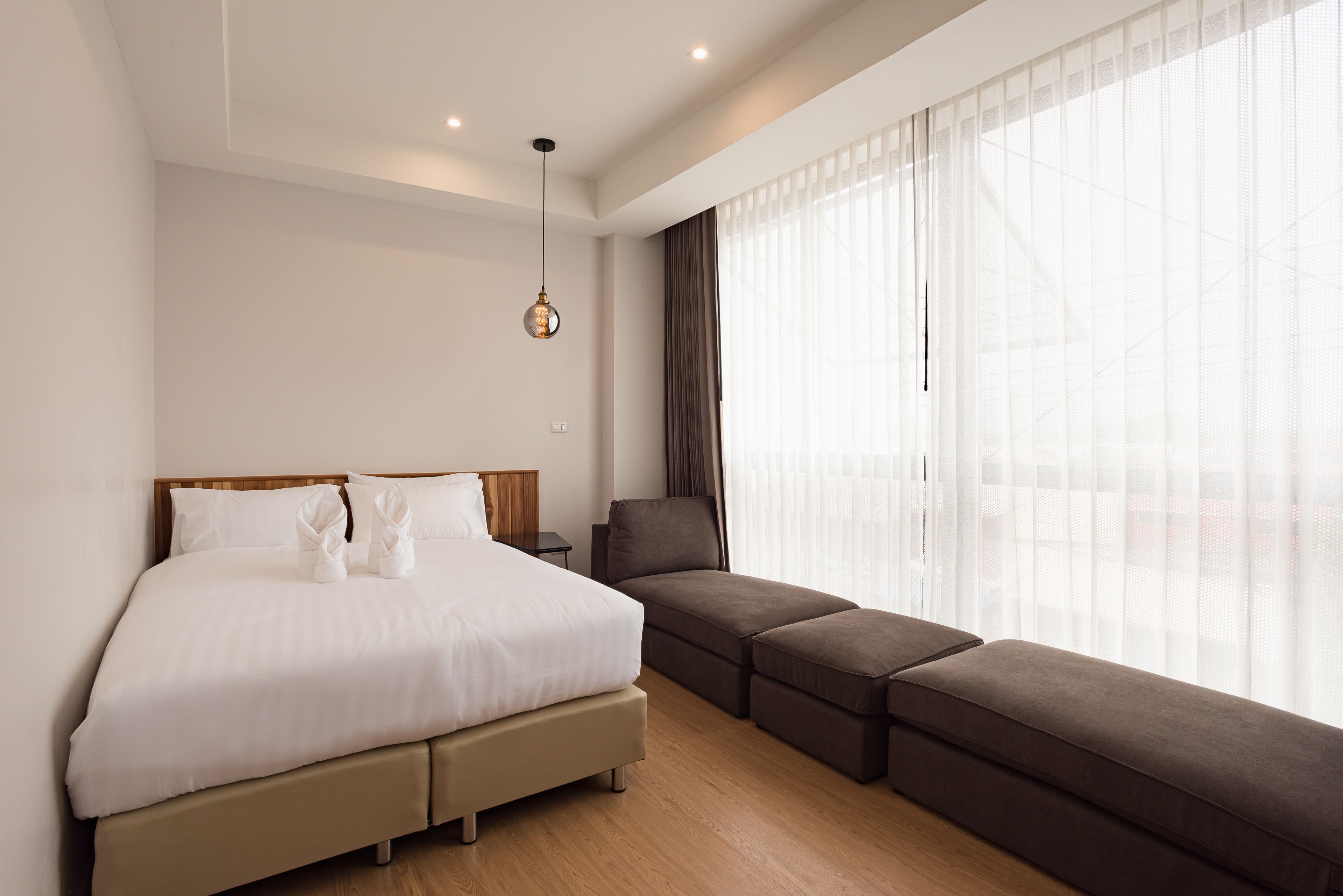 Habitación doble Deluxe | Artículos del minibar gratis y espacio para trabajar con laptop 