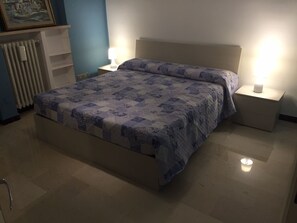 5 habitaciones, escritorio, tabla de planchar con plancha y wifi 