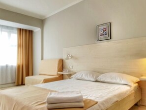 Blackout curtains, free WiFi, bed sheets - Sky Hotel (Bishkek)