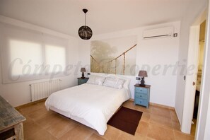 5 dormitorios, tabla de planchar con plancha, wifi gratis y ropa de cama