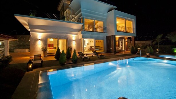 A modern two-story house with a swimming pool, large windows, and outdoor seating. - New luxury villa, 5 bedrooms, 5 bathrooms, private pool (Canillas de Albaida)