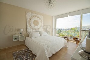 5 chambres, fer et planche à repasser, Wi-Fi gratuit, draps fournis