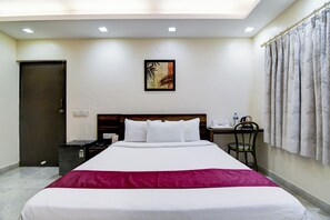 Quarto standard, 1 cama King | Wi-Fi de cortesia, roupa de cama