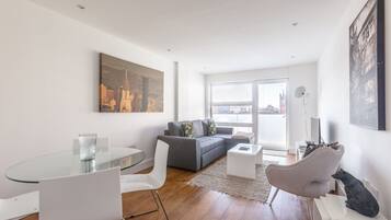 Apartment | Wohnzimmer | Fernseher