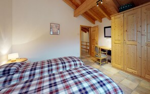 4 bedrooms, desk, free WiFi