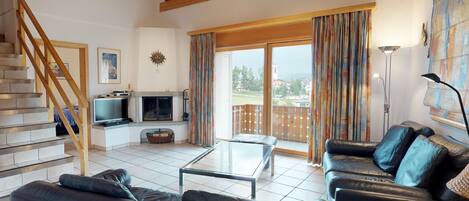 TV, fireplace, stereo