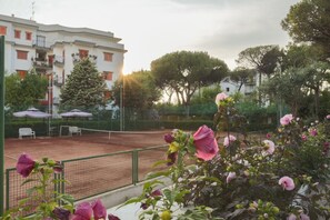 Property grounds - Modern Apartment with Terrace, Swimming Pool&Tennis (Sorrento)