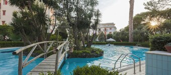 Modern Apartment with Terrace, Swimming Pool&Tennis