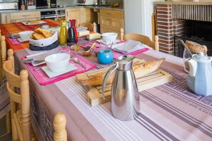 Free daily continental breakfast - Les Cagouilles (Virson)