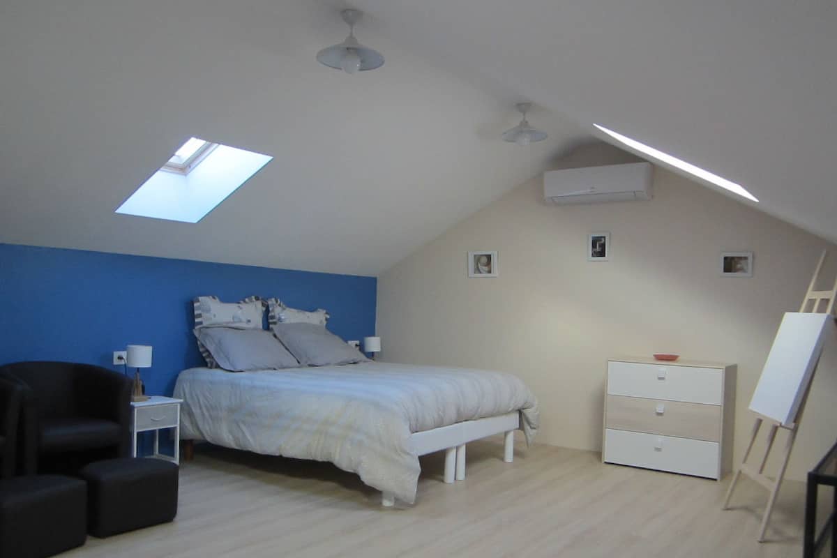 Comfort Double or Twin Room (Ré) | Premium bedding, blackout drapes, cribs (free), WiFi (free)