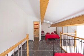 1 dormitori i habitacions accessibles amb cadira de rodes 