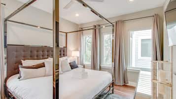 3 bedrooms, desk, iron/ironing board, WiFi