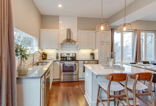 Ultra Modern Pad - Mins To D`Town - Comfy Beds