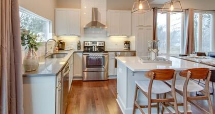 ALMOHADILLA ULTRA MODERNA ✦ MINS TO D'TOWN ✦ COMFY BEDS